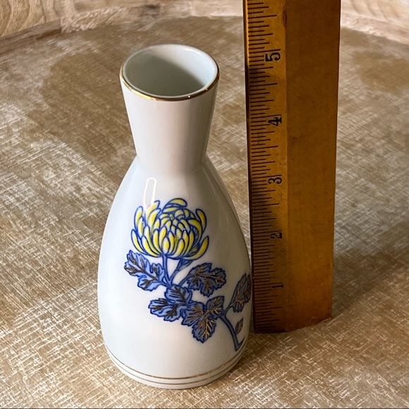 Vintage Japanese Sake Vase - Picture 12 of 13